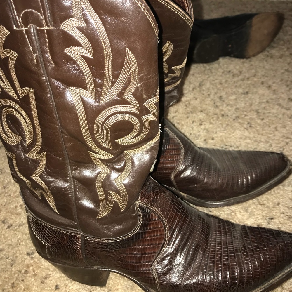 Justin women’s cowgirl boots